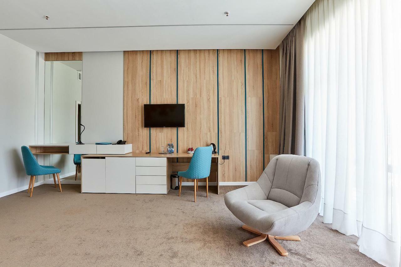 Aqua-Minsk Hotel Plus Zewnętrze zdjęcie